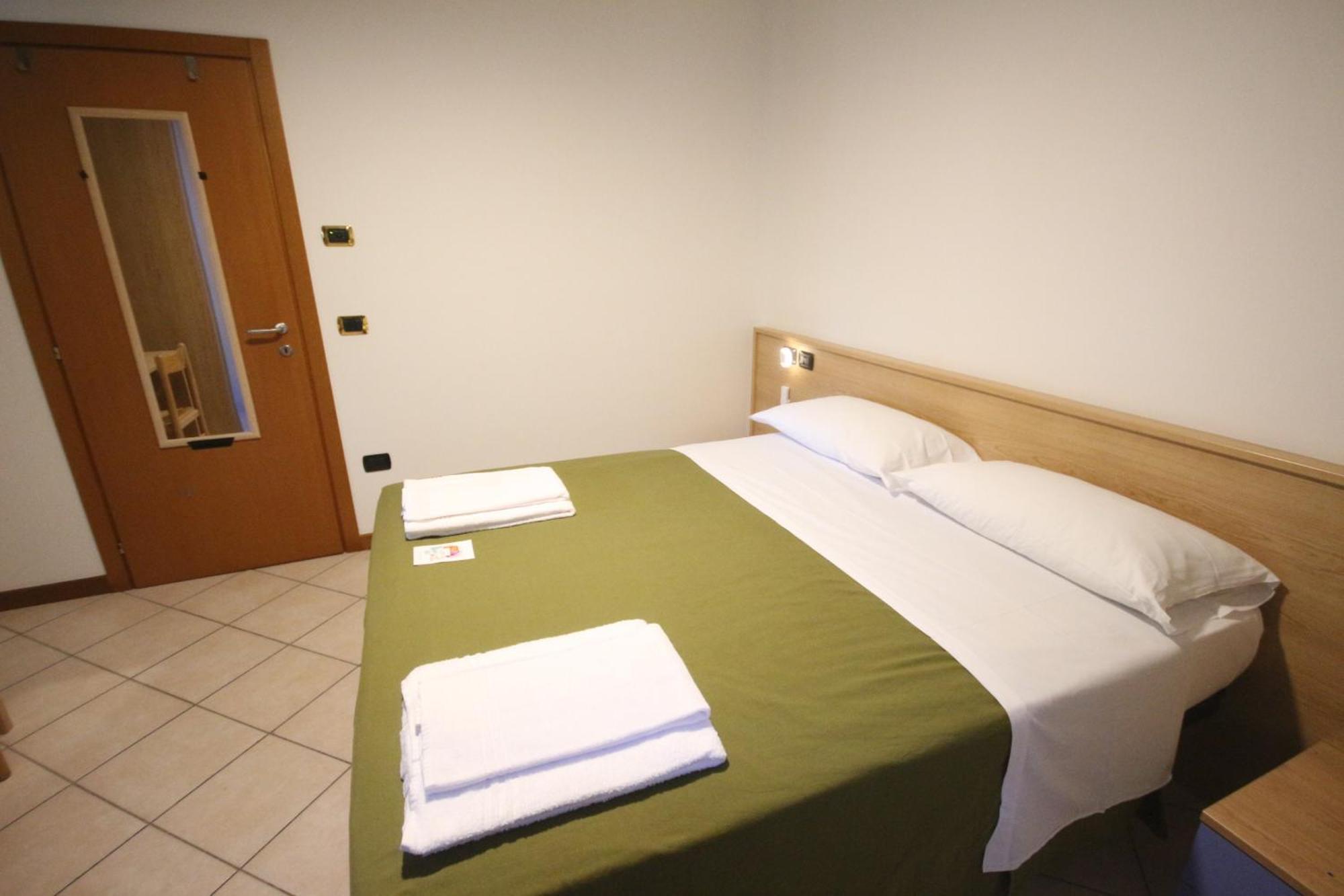 B&B Casa Wanda Since 1999 Riva del Garda Esterno foto