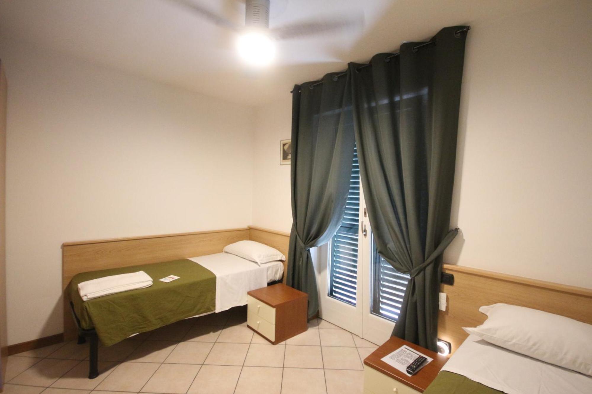 B&B Casa Wanda Since 1999 Riva del Garda Esterno foto