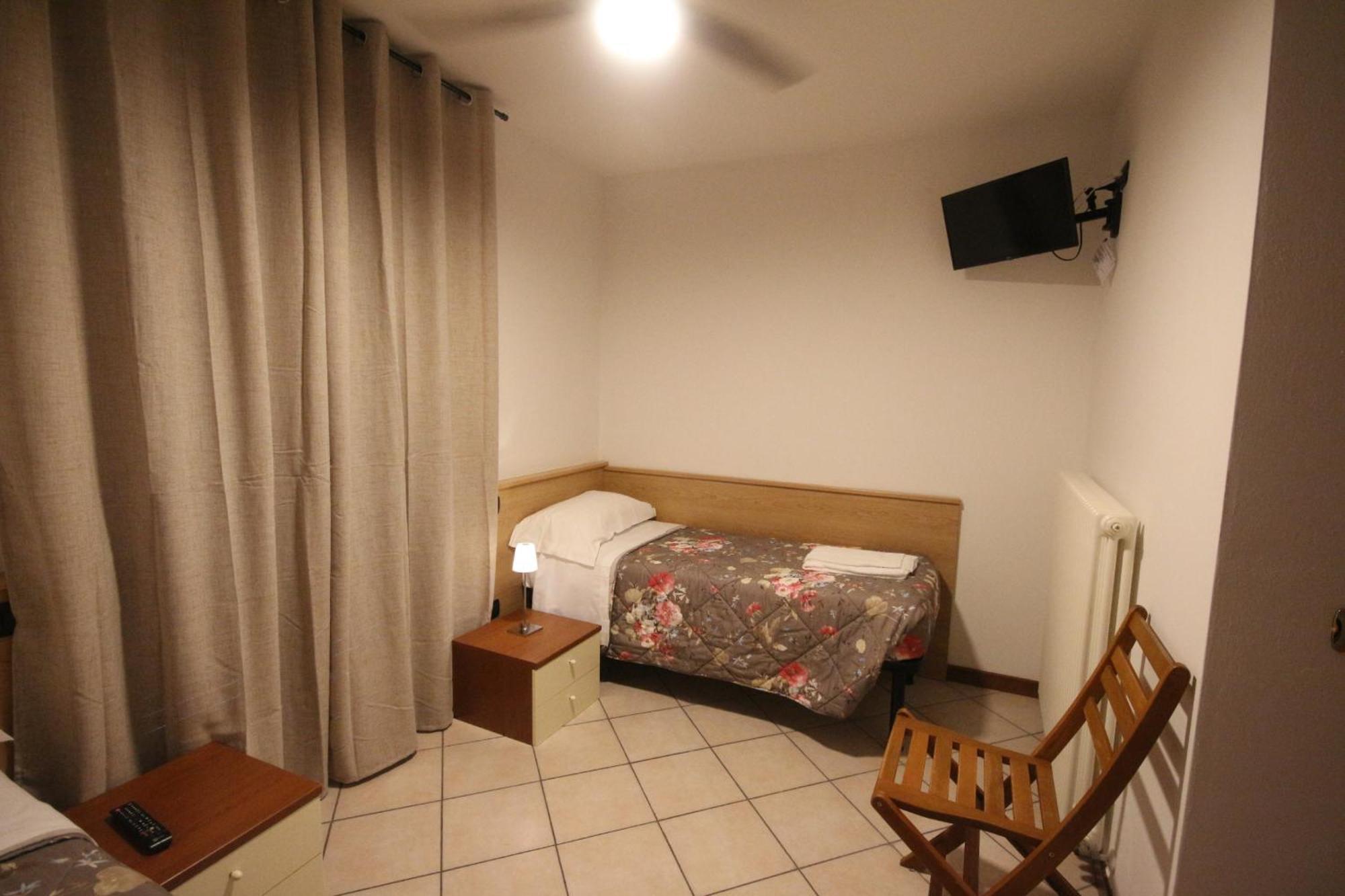 B&B Casa Wanda Since 1999 Riva del Garda Camera foto