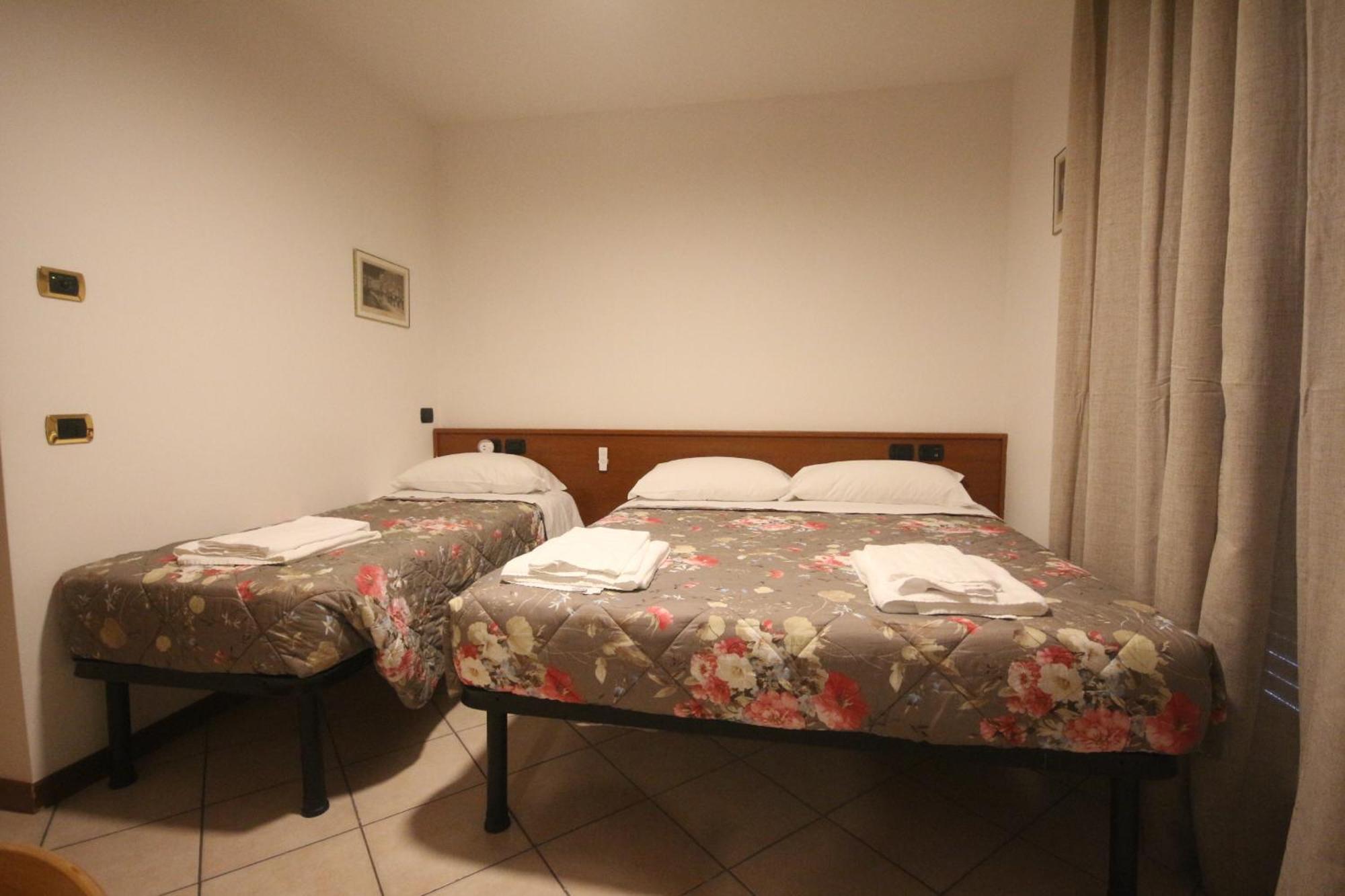 B&B Casa Wanda Since 1999 Riva del Garda Camera foto