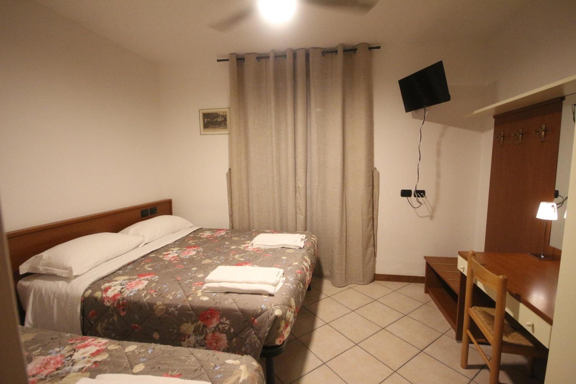 B&B Casa Wanda Since 1999 Riva del Garda Camera foto